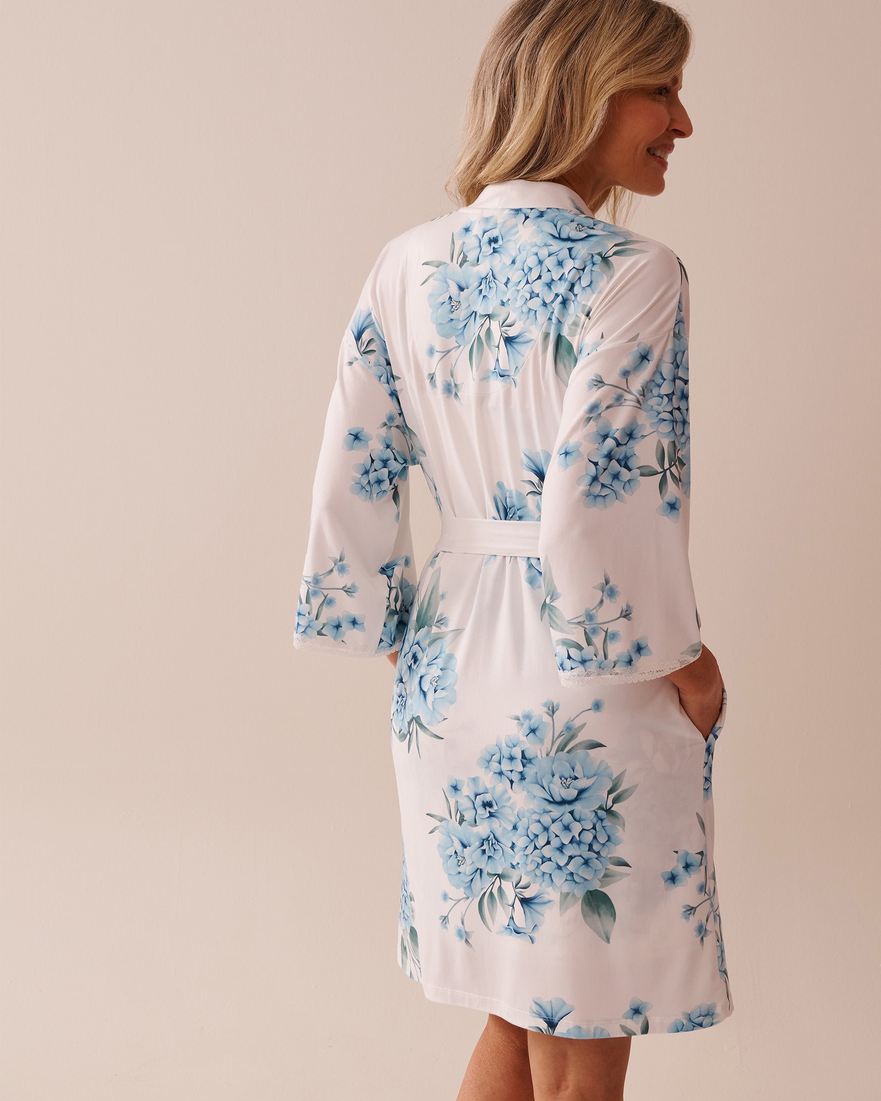 La Vie en Rose_Hydrangea Print Super Soft Kimono_40600203_P10483_05