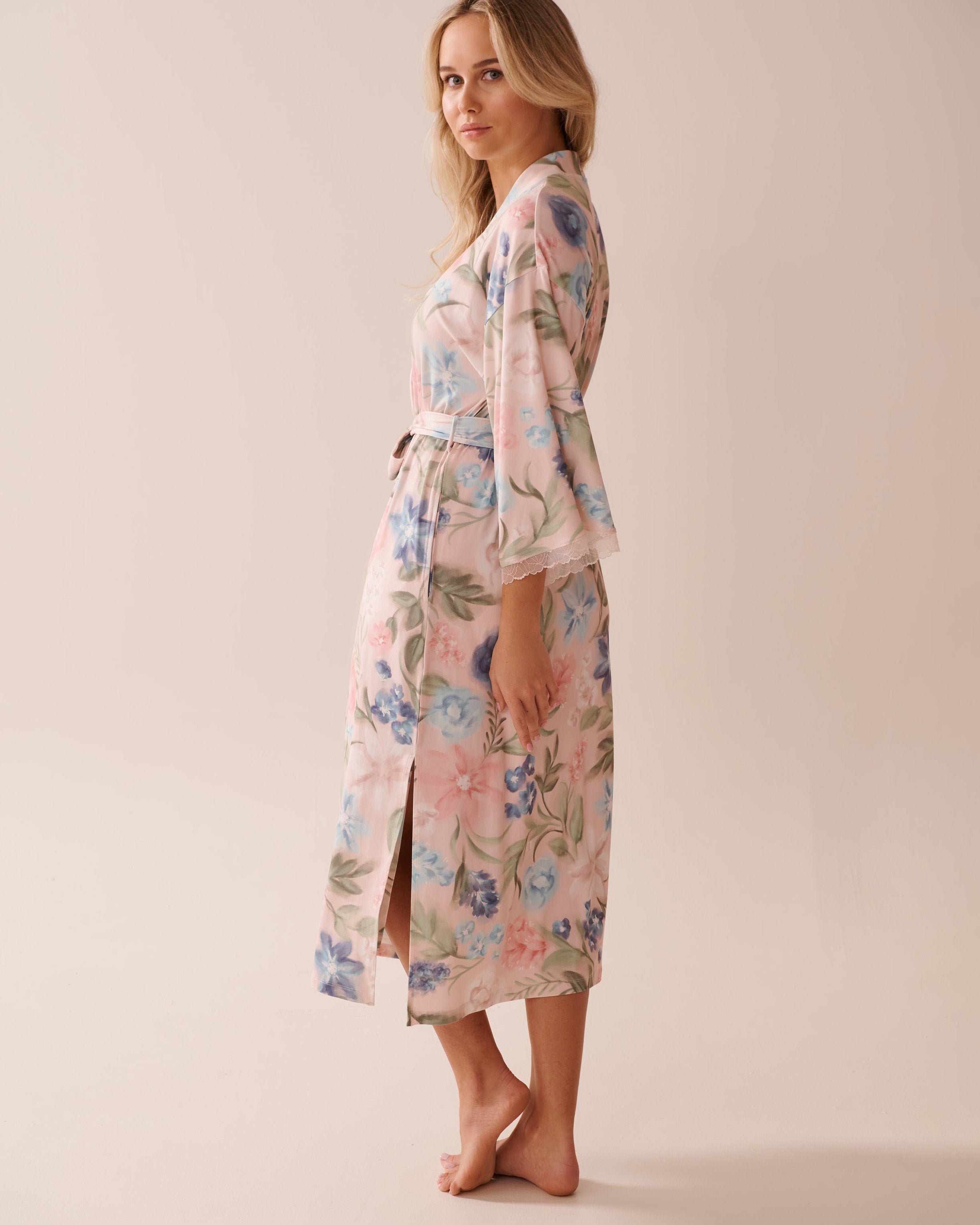 La Vie en Rose_Watercolour Flower Print Super Soft Kimono_40600205_P60362_04