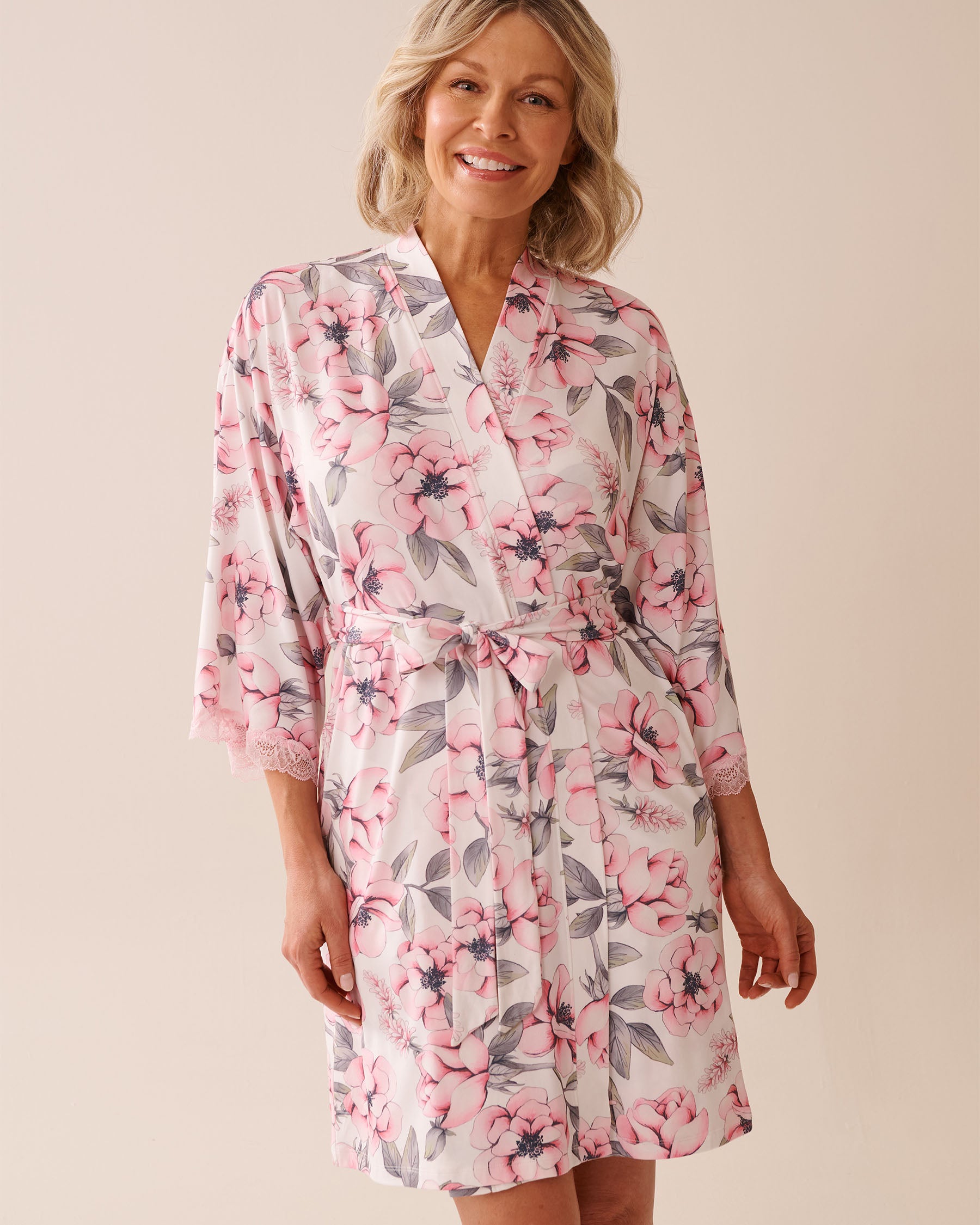 La Vie en Rose_Snow White Big Floral_Camellia Print Lace Trim Super Soft Kimono_40600206_P10512_03