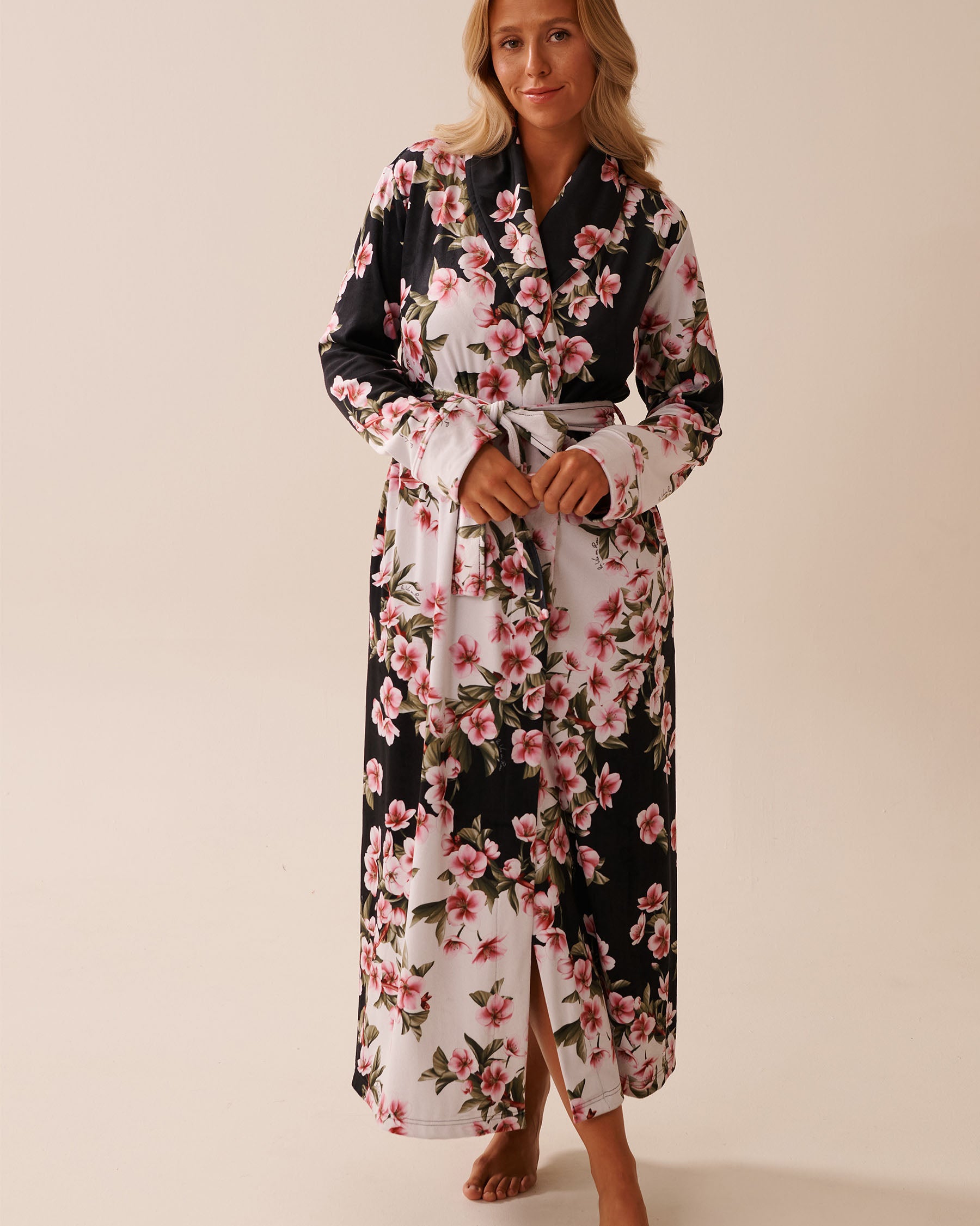 La Vie en Rose_Cherry Blossom_LUXURY EDITION Cherry Blossom Softness Long Robe_40600207_P00431_01