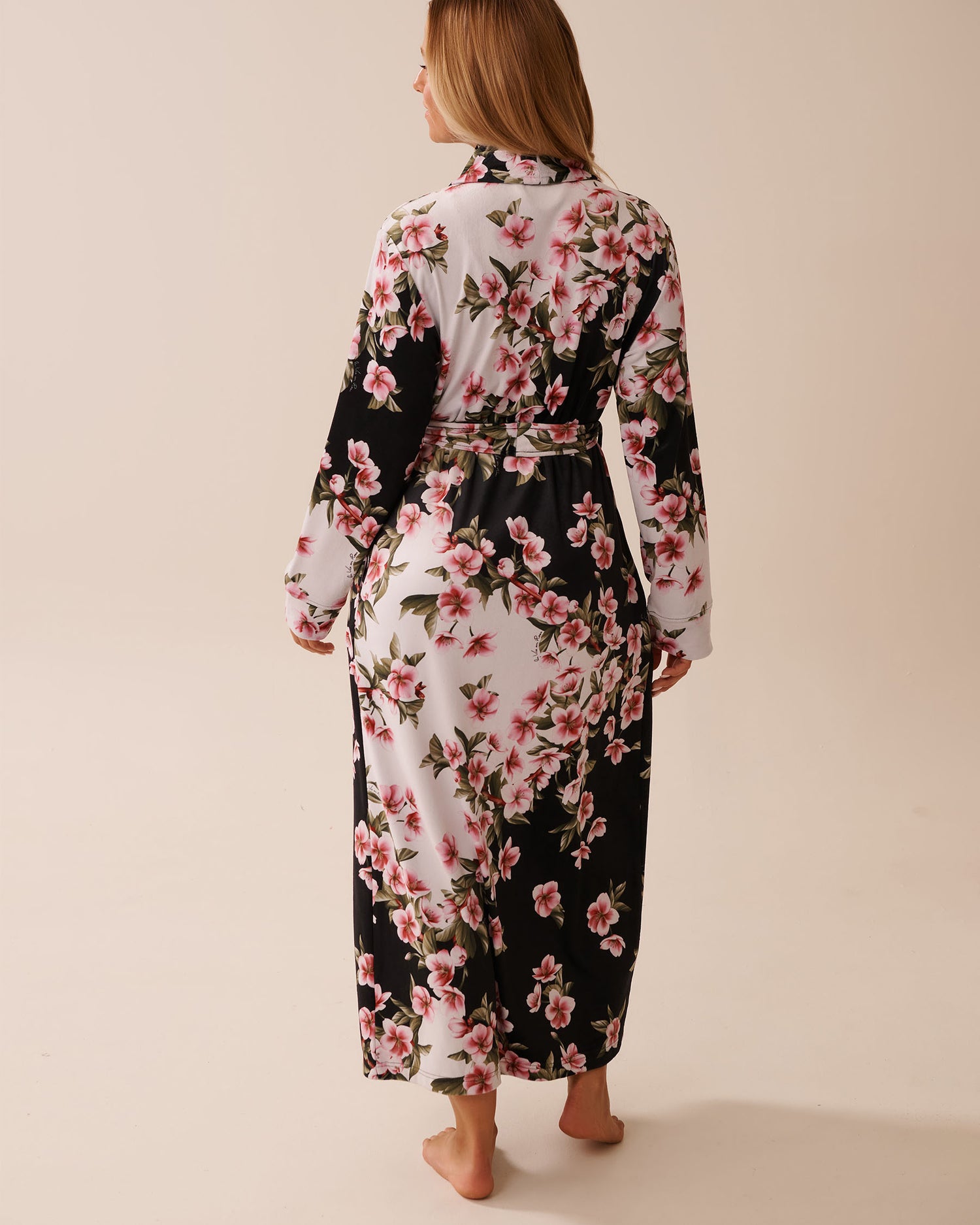 La Vie en Rose_Cherry Blossom_LUXURY EDITION Cherry Blossom Softness Long Robe_40600207_P00431_04