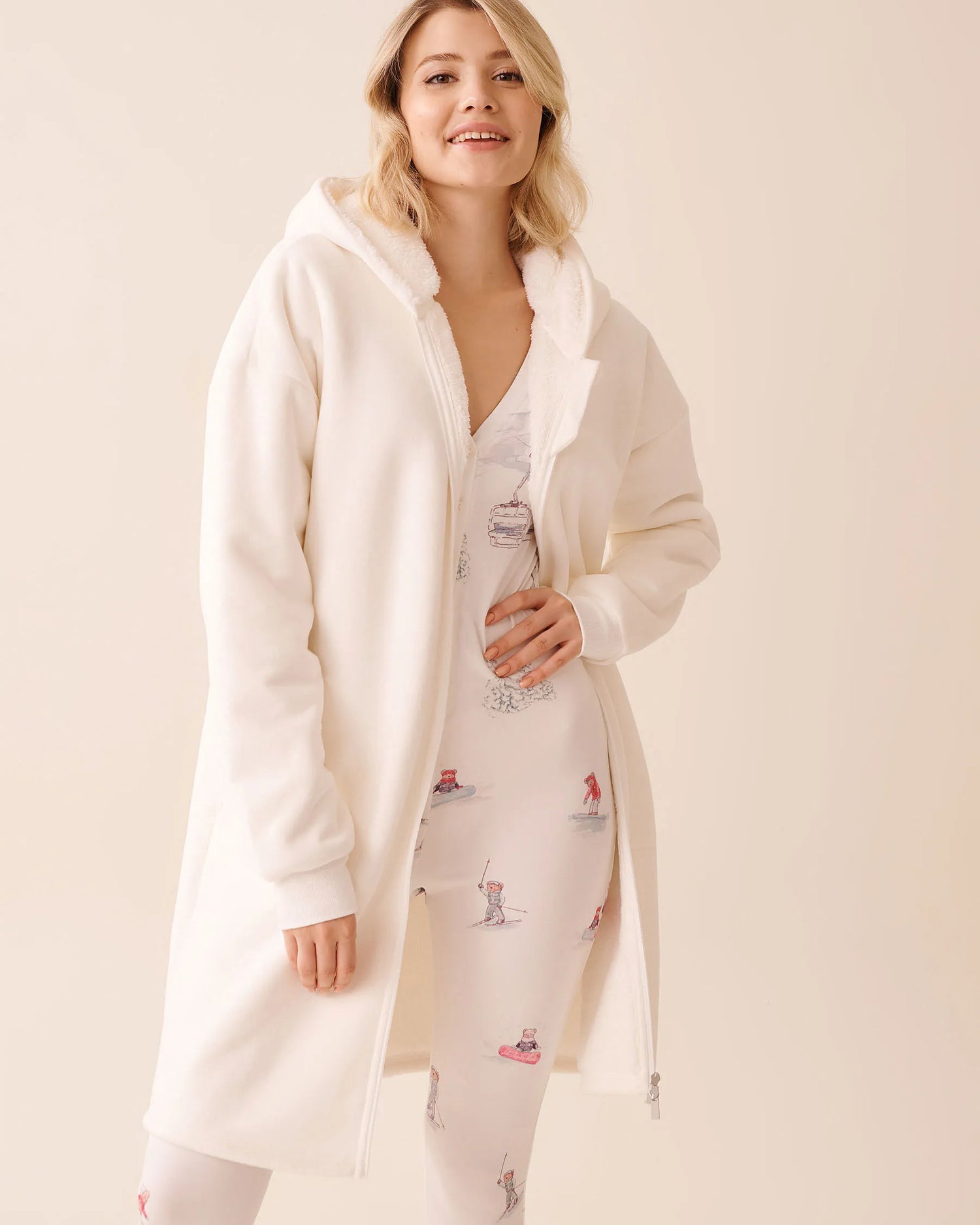 La Vie en Rose_Snow White_Hooded Robe with Zipper_40600216_10011_04