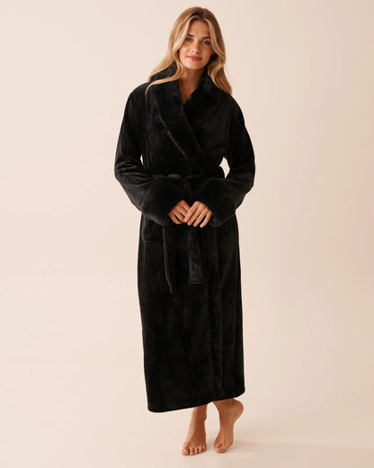 La Vie en Rose_Black Beauty_LUXURY EDITION Faux Fur Collar Long Plush Robe_40600217_00001_02