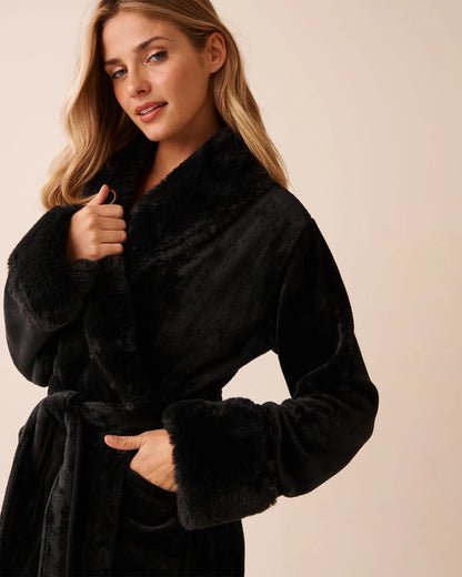 La Vie en Rose_Black Beauty_LUXURY EDITION Faux Fur Collar Long Plush Robe_40600217_00001_03