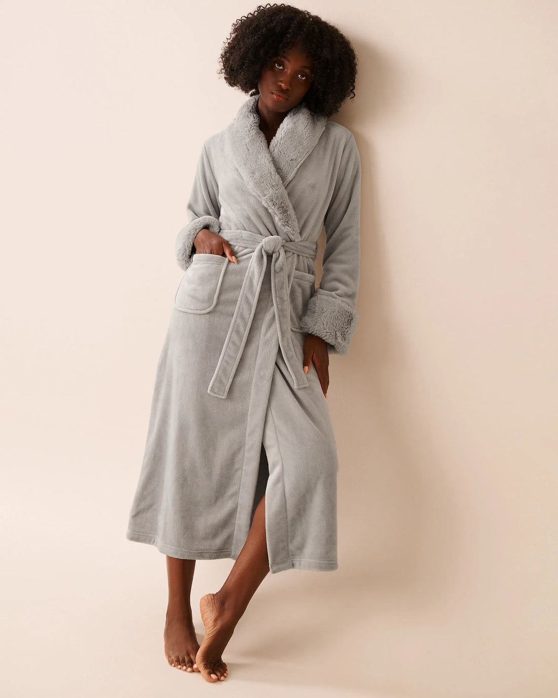 La Vie en Rose_Quiet Gray_LUXURY EDITION Faux Fur Collar Long Plush Robe_40600217_00055_01
