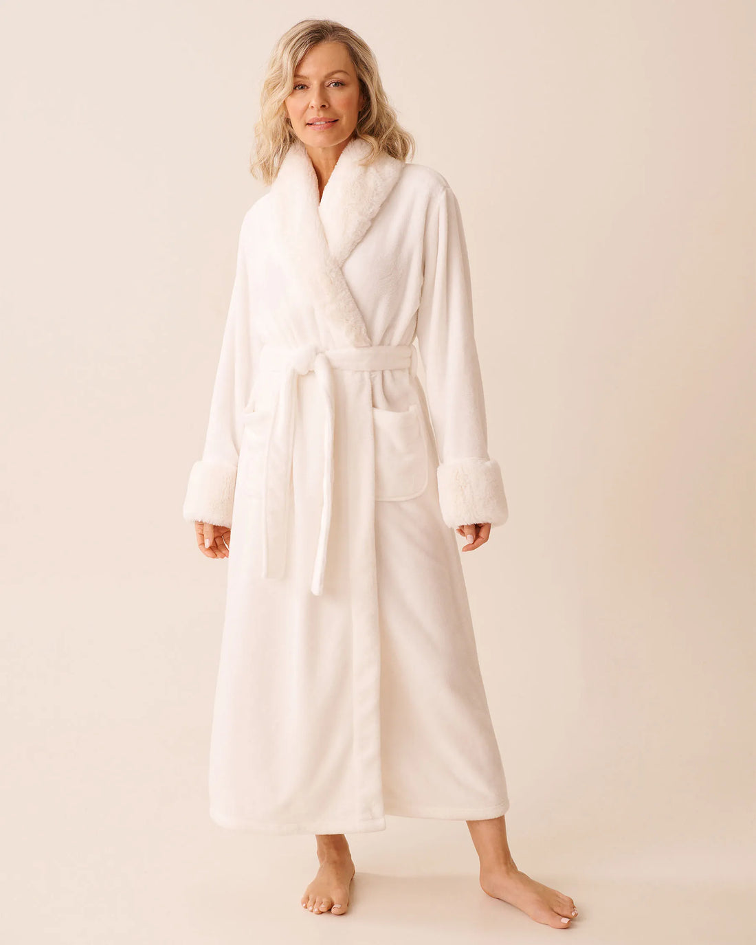 La Vie en Rose_Snow White_LUXURY EDITION Faux Fur Collar Long Plush Robe_40600217_10011_01