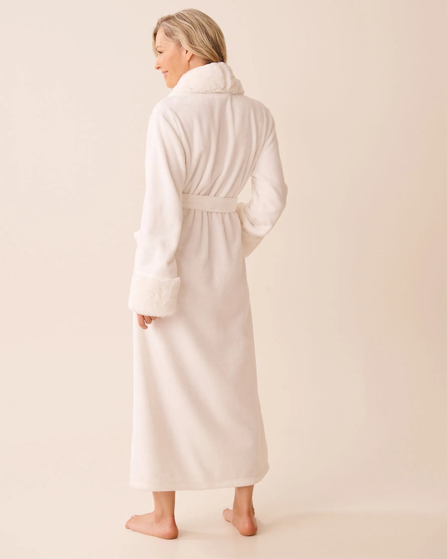 La Vie en Rose_Snow White_LUXURY EDITION Faux Fur Collar Long Plush Robe_40600217_10011_02