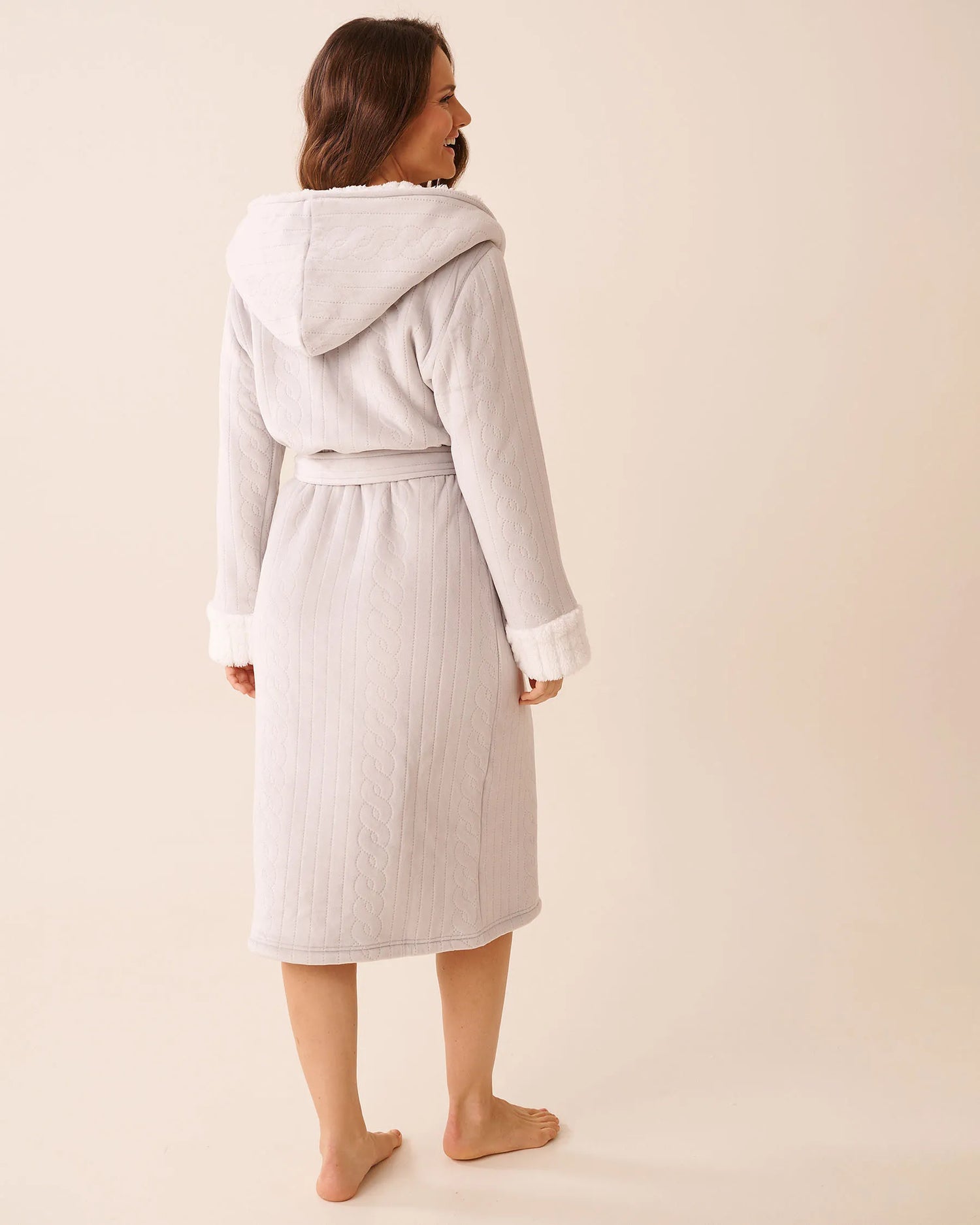 La Vie en Rose_Soft Gray Cable_Luxury Edition Luxurious Hooded Robe_40600218_P00477_03