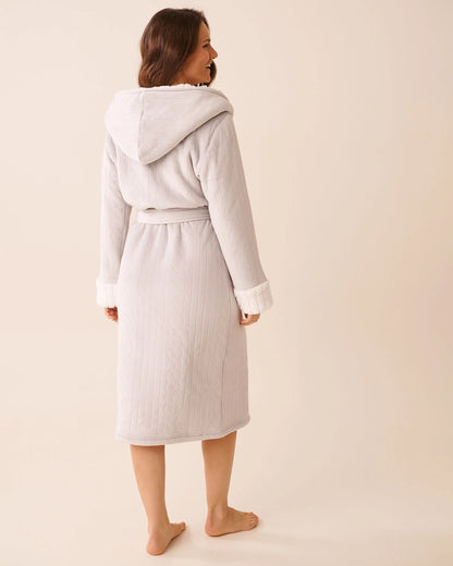 La Vie en Rose_Soft Gray Cable_Luxury Edition Luxurious Hooded Robe_40600218_P00477_03