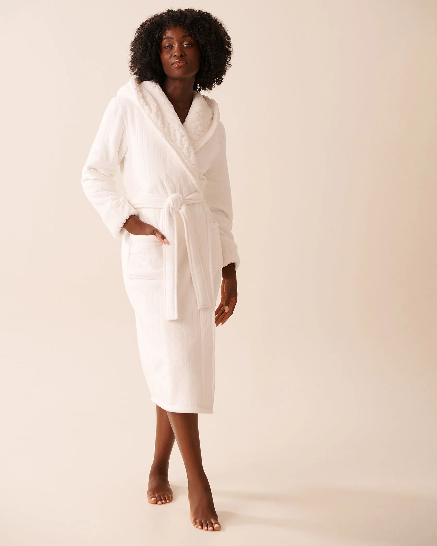 La Vie en Rose_Snow White Cable_Luxury Edition Luxurious Hooded Robe_40600218_P10551_06