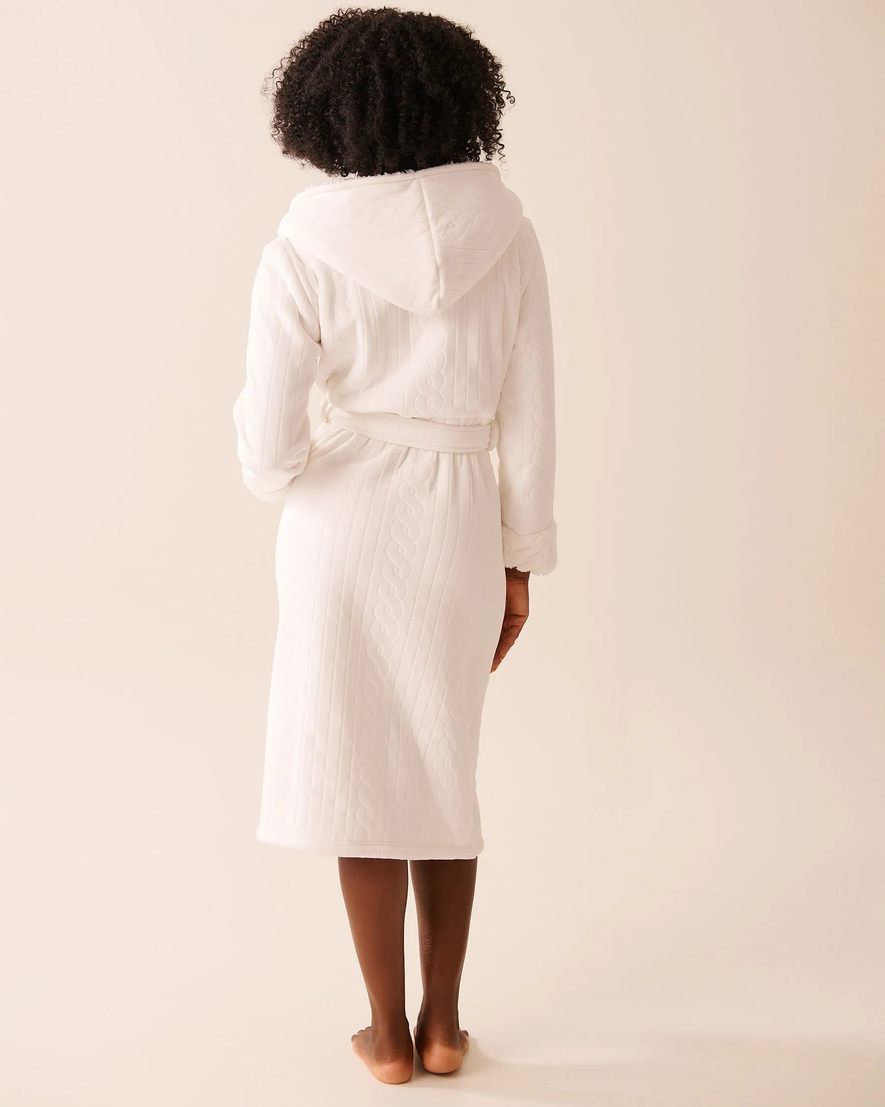 La Vie en Rose_Snow White Cable_Luxury Edition Luxurious Hooded Robe_40600218_P10551_07