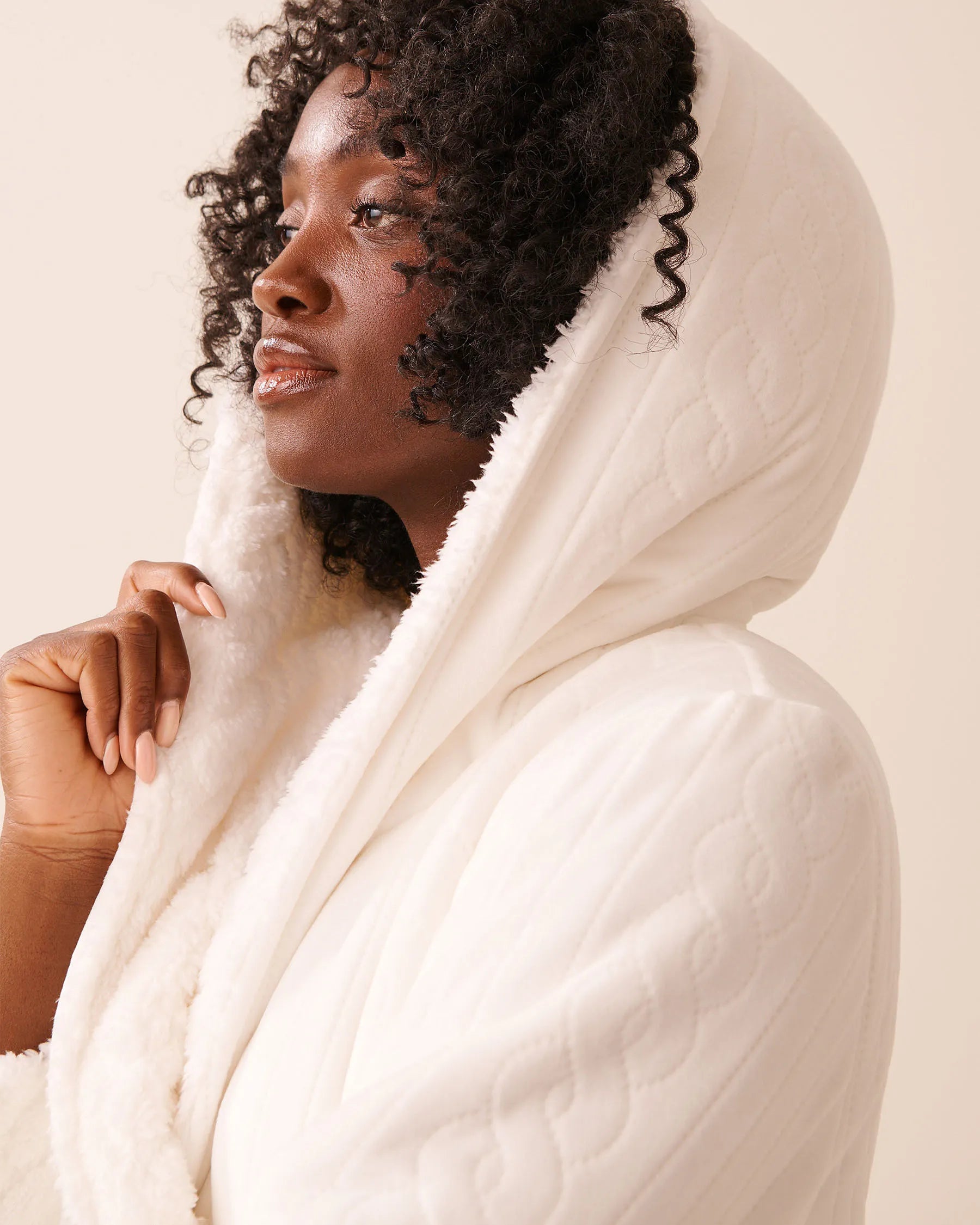 La Vie en Rose_Snow White Cable_Luxury Edition Luxurious Hooded Robe_40600218_P10551_08