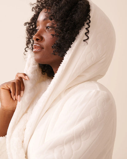 La Vie en Rose_Snow White Cable_Luxury Edition Luxurious Hooded Robe_40600218_P10551_08