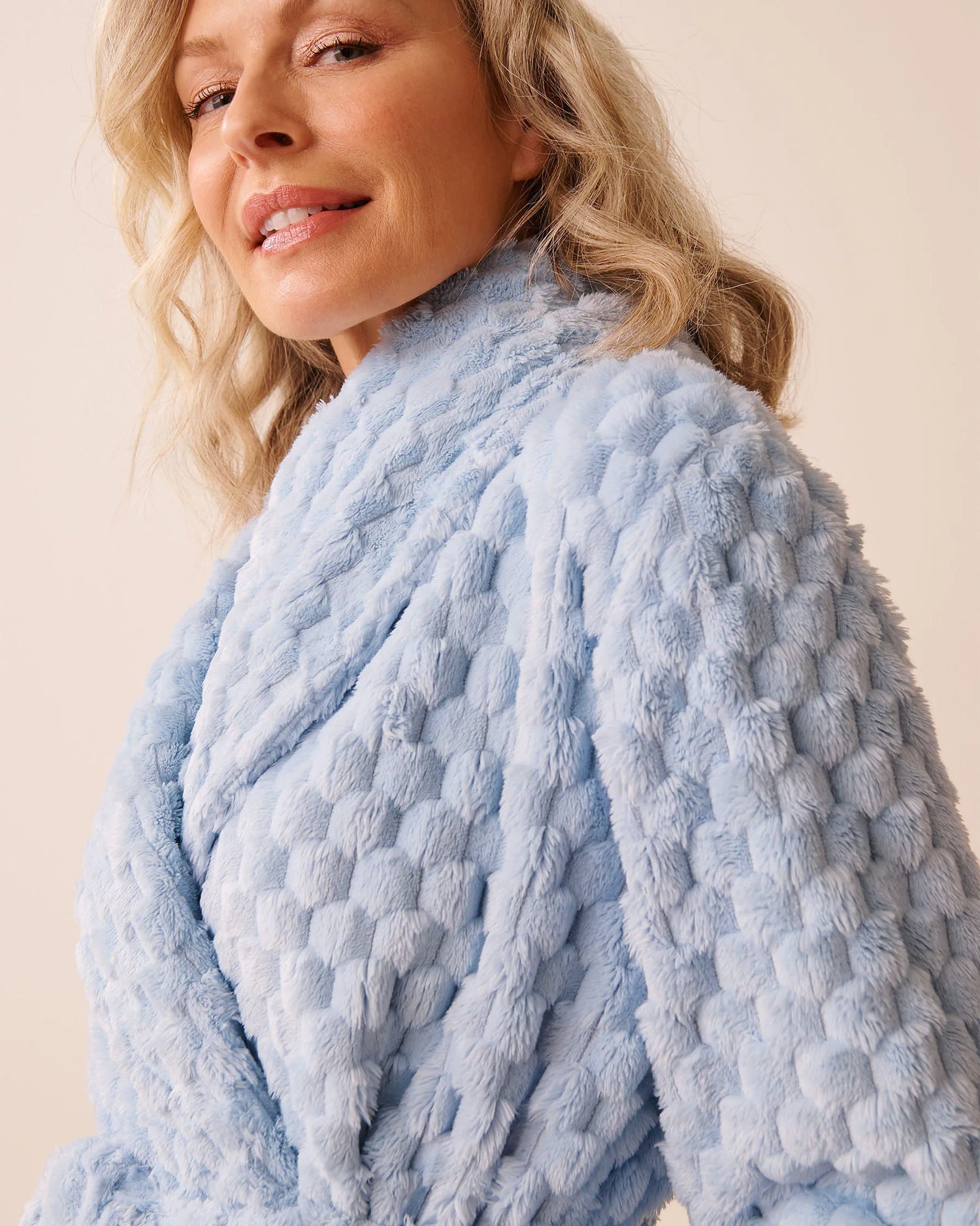 La Vie en Rose_Cashmere Blue_Soft Plush Quilted Effect Robe_40600219_40248_02
