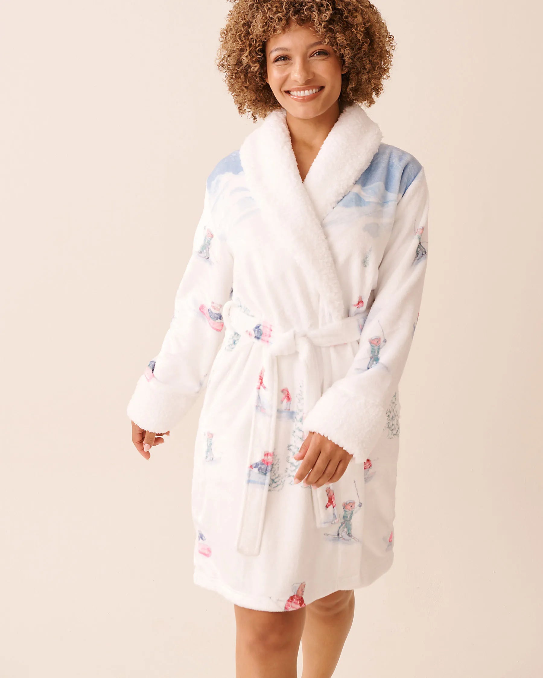 La Vie en Rose_Snow White Ski Placement_Skiing Bear Print Soft Plush Hooded Robe_40600220_P10549_01