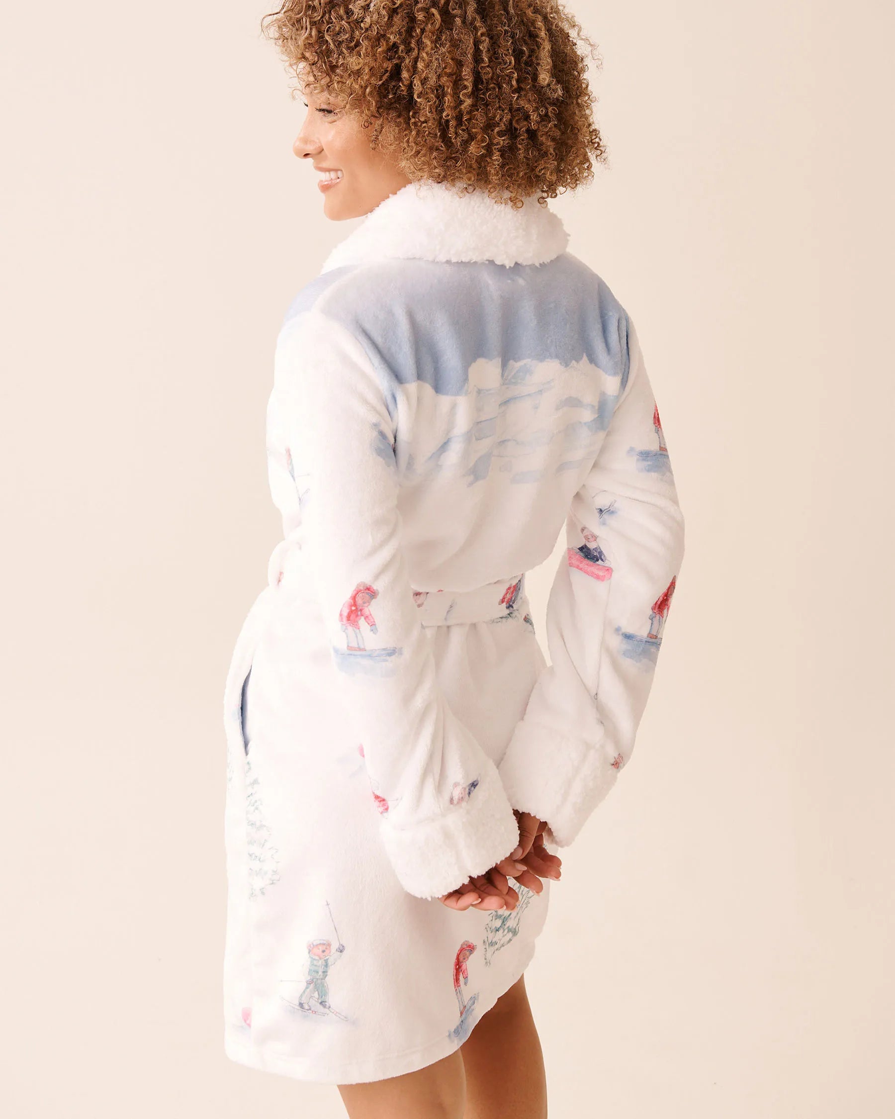 La Vie en Rose_Snow White Ski Placement_Skiing Bear Print Soft Plush Hooded Robe_40600220_P10549_02