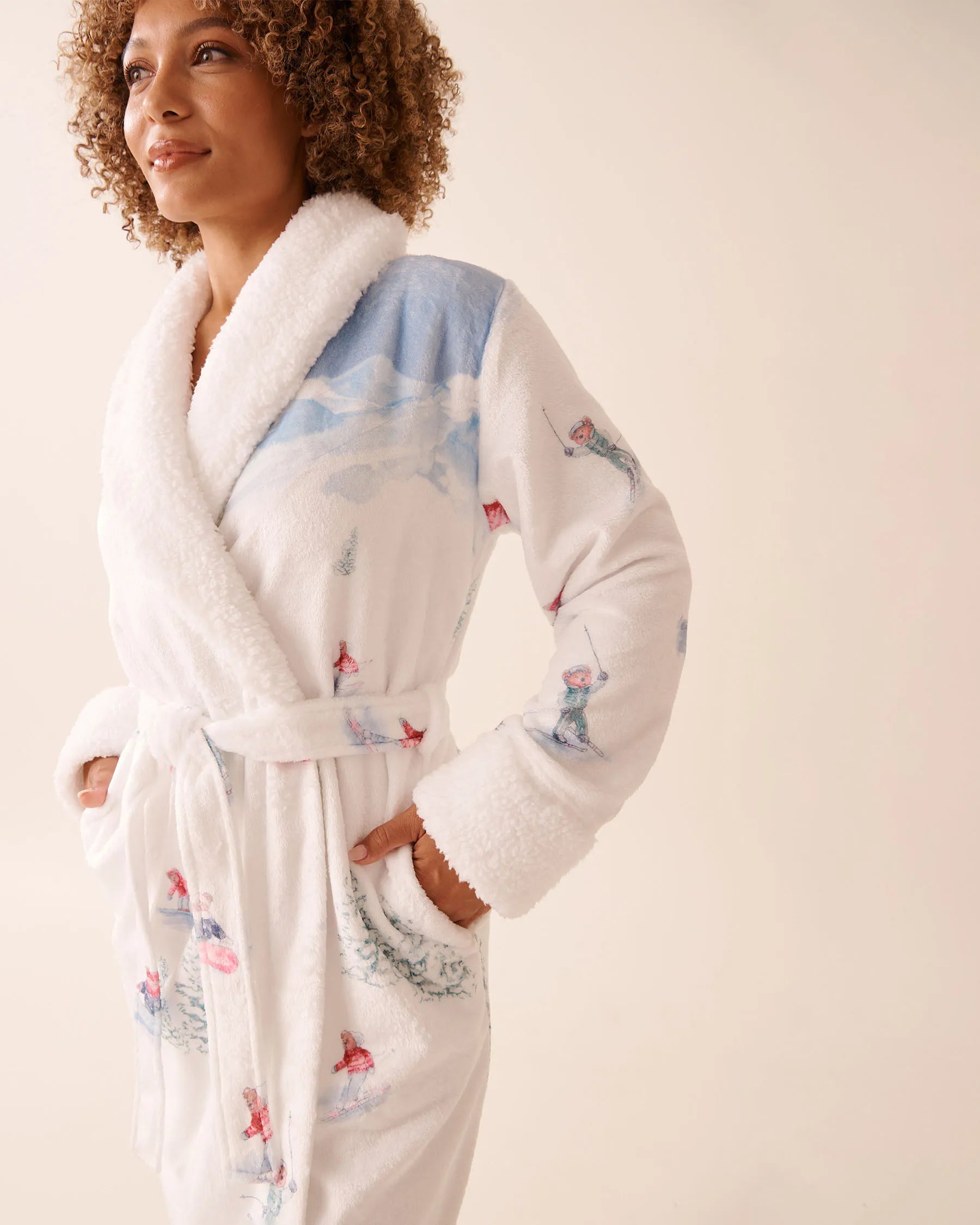La Vie en Rose_Snow White Ski Placement_Skiing Bear Print Soft Plush Hooded Robe_40600220_P10549_03