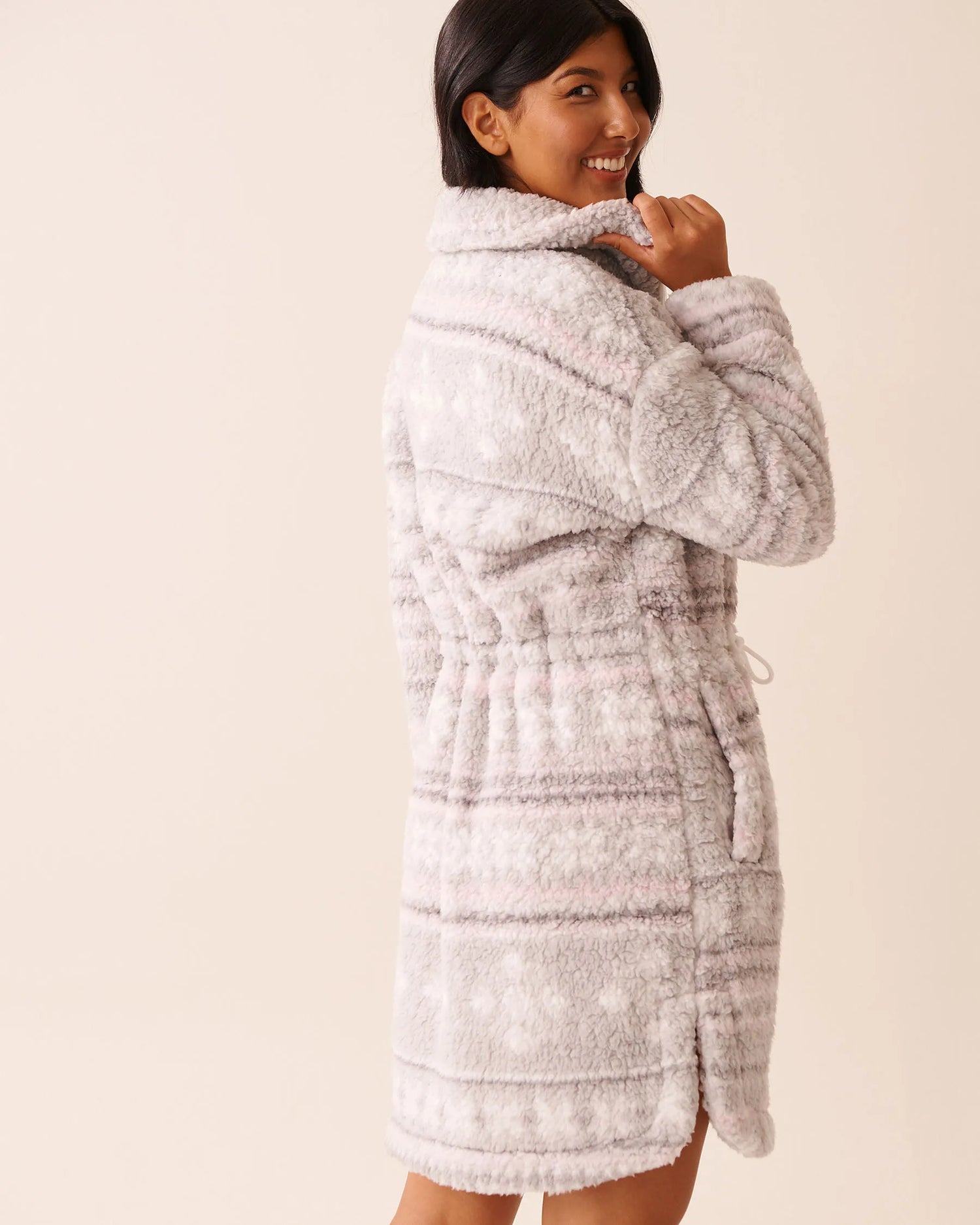 La Vie en Rose_Grey &amp; Pink Nordic_Zip-up Funnel Neck Sherpa Robe_40600221_P00471_02