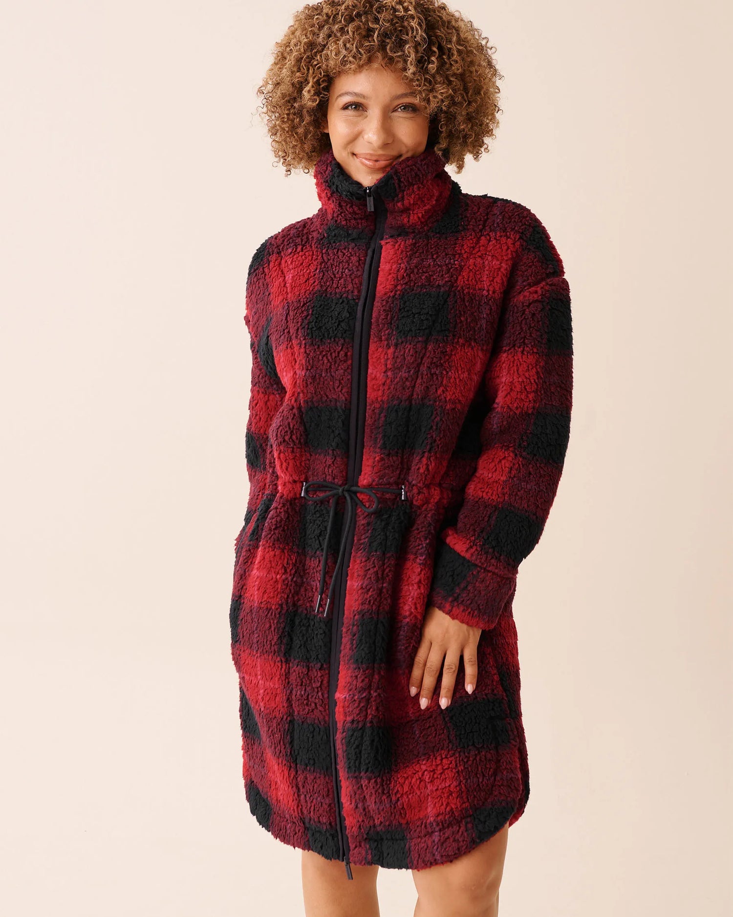La Vie en Rose_Black &amp; Savvy Red Plaid_Zip-up Funnel Neck Sherpa Robe_40600221_P60421_01