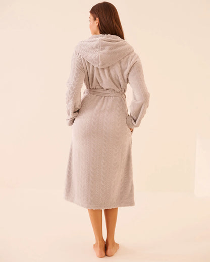 La Vie en Rose_Quiet Gray Cable_Recycled Fibers Soft Cable Knit Hooded Robe_40600223_P00472_03