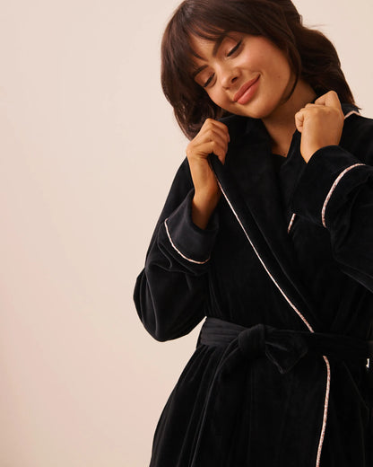 La Vie en Rose Black Beauty Women Plush Velour Robe SKU: 40600231_00001 Image 03