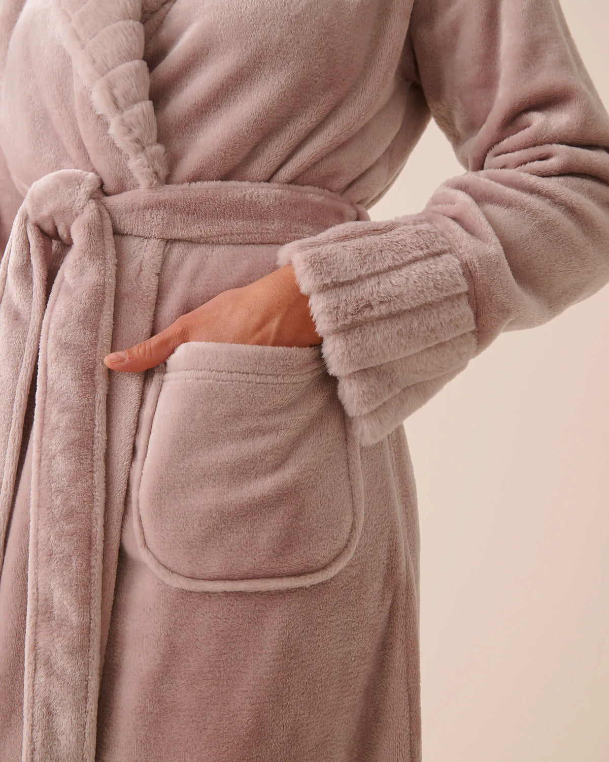 La Vie en Rose Violet Ice Women Long Faux Fur And Soft Plush Robe SKU: 40600234_50067 Image 03