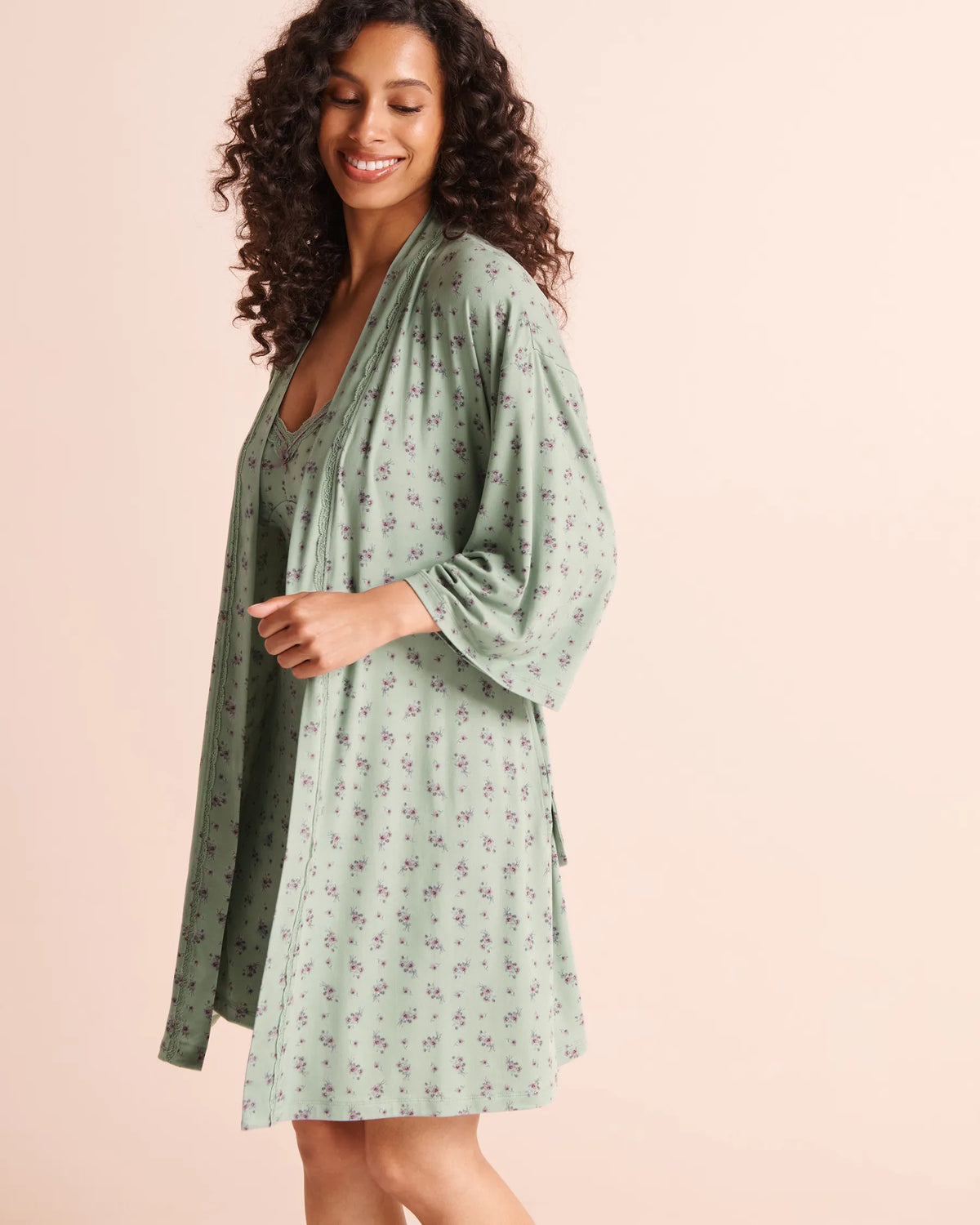 La Vie en Rose Green Milieu Flowers Women Floral Bouquet Print Lace-Trim Super Soft Kimono SKU: 40600235_P30165 Image 04