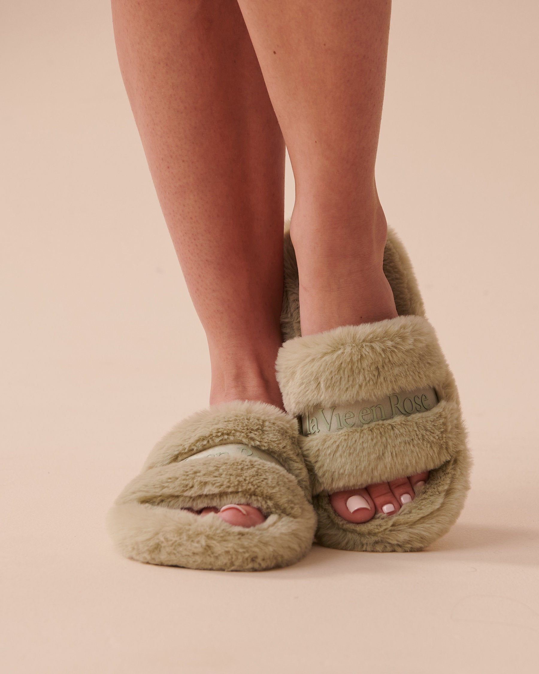 Rabbit Fur Slide W/ Tape_40700313_30035_01