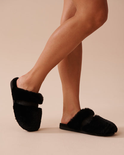 Faux Fur Crossed Slippers_40700335_00001_03