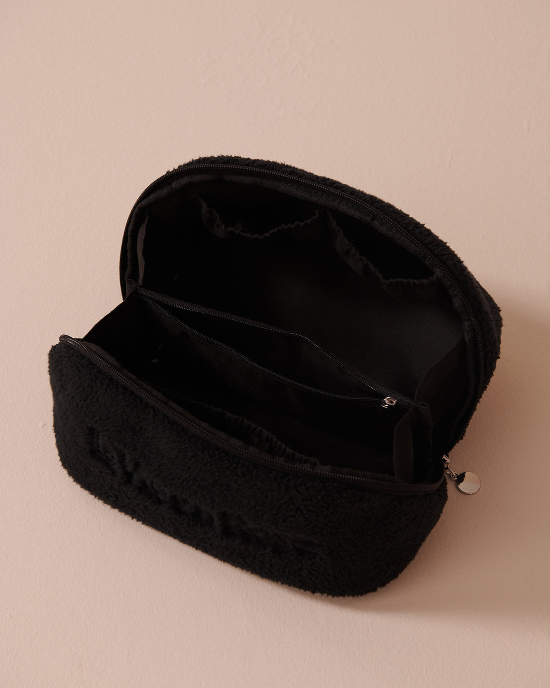 Sherpa Cosmetic Bag_40700342_00001_02