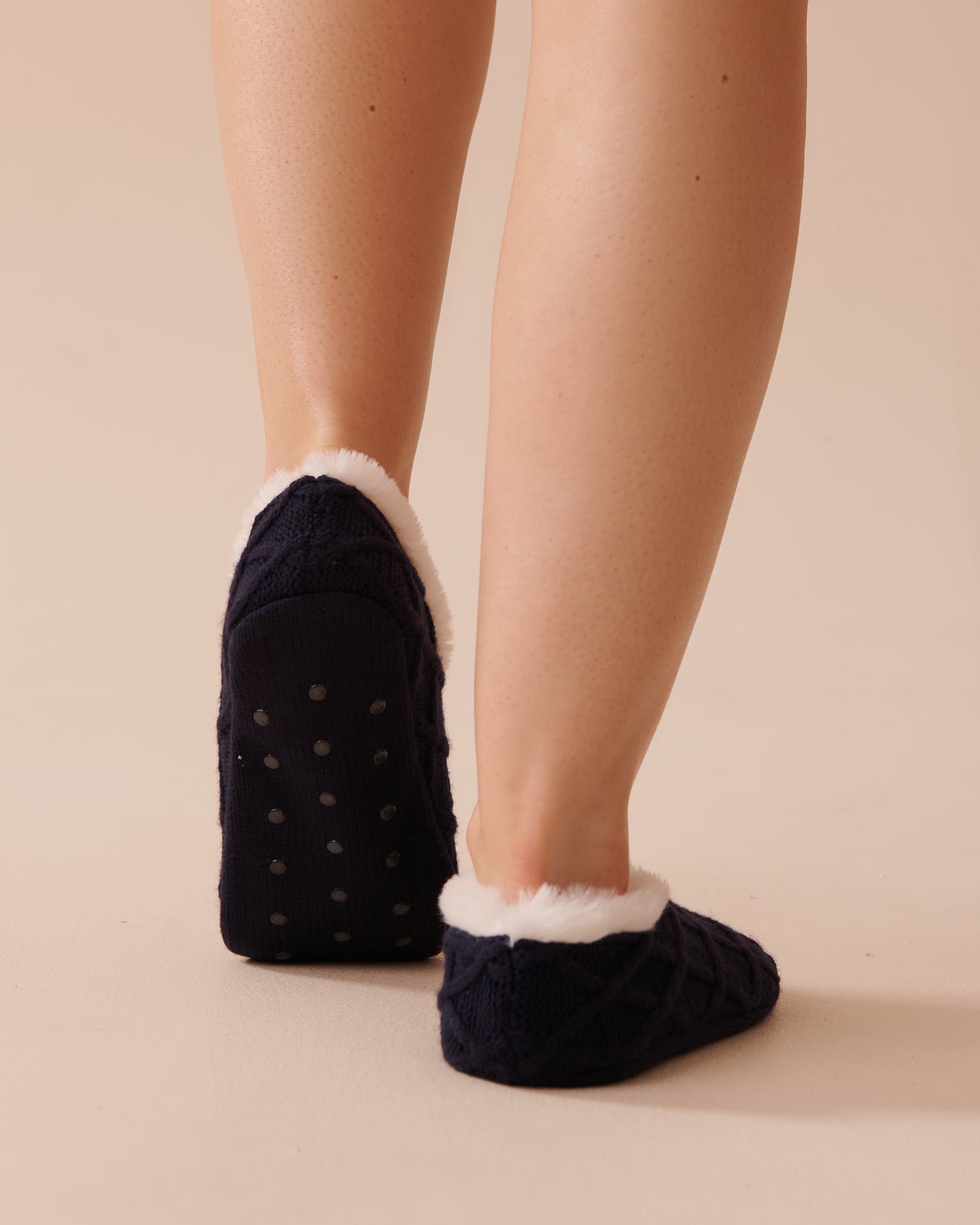 Cable-Knit and Faux Fur Slipper Socks_40700344_P40368_02