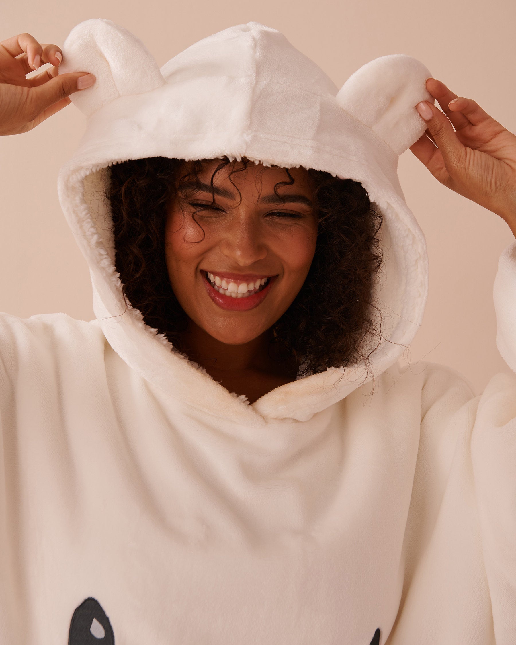 Polar Bear Soft Plush Oversized Hoodie_40700349_10011_03
