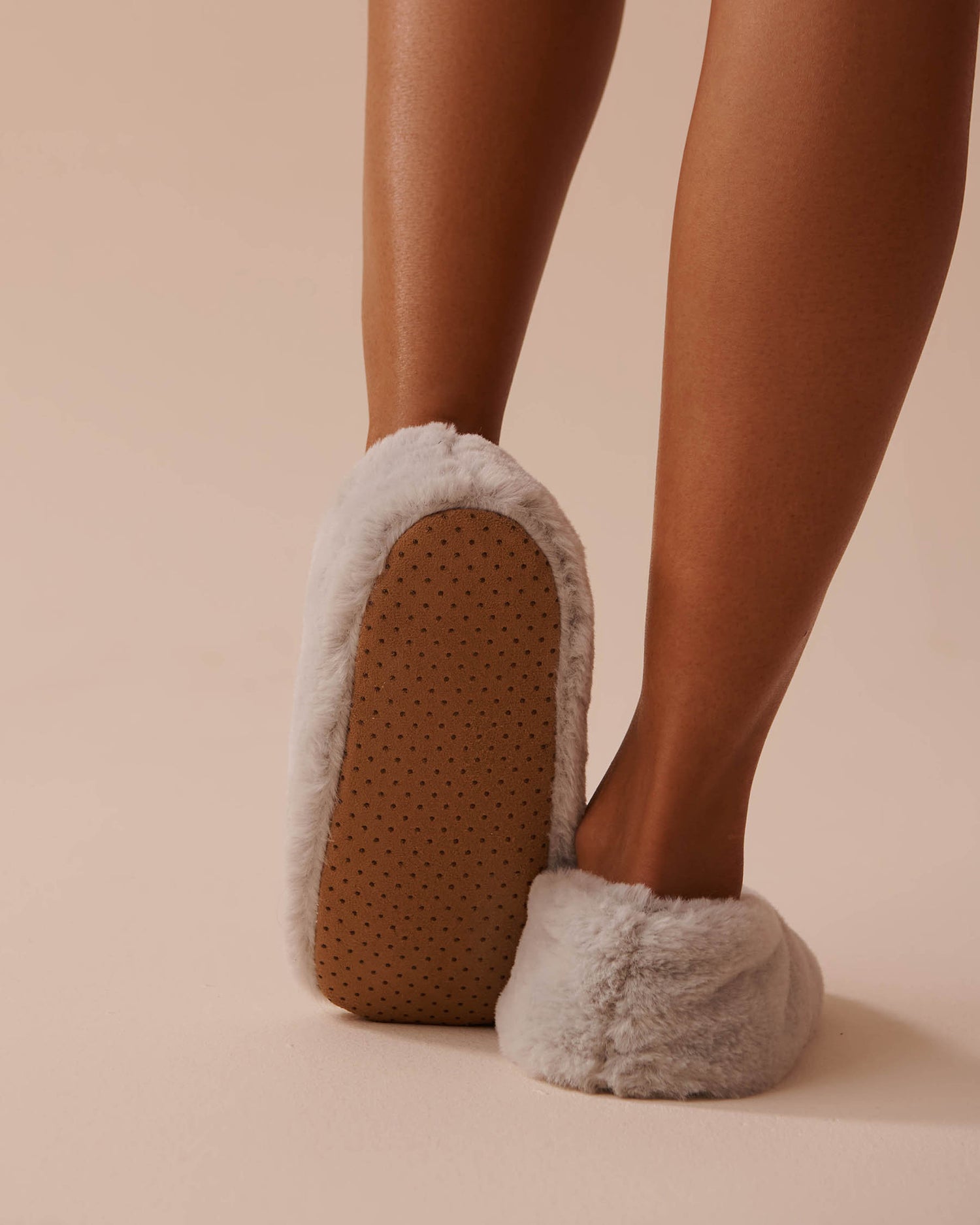 Faux Fur Slipper Socks_40700354_00004_02