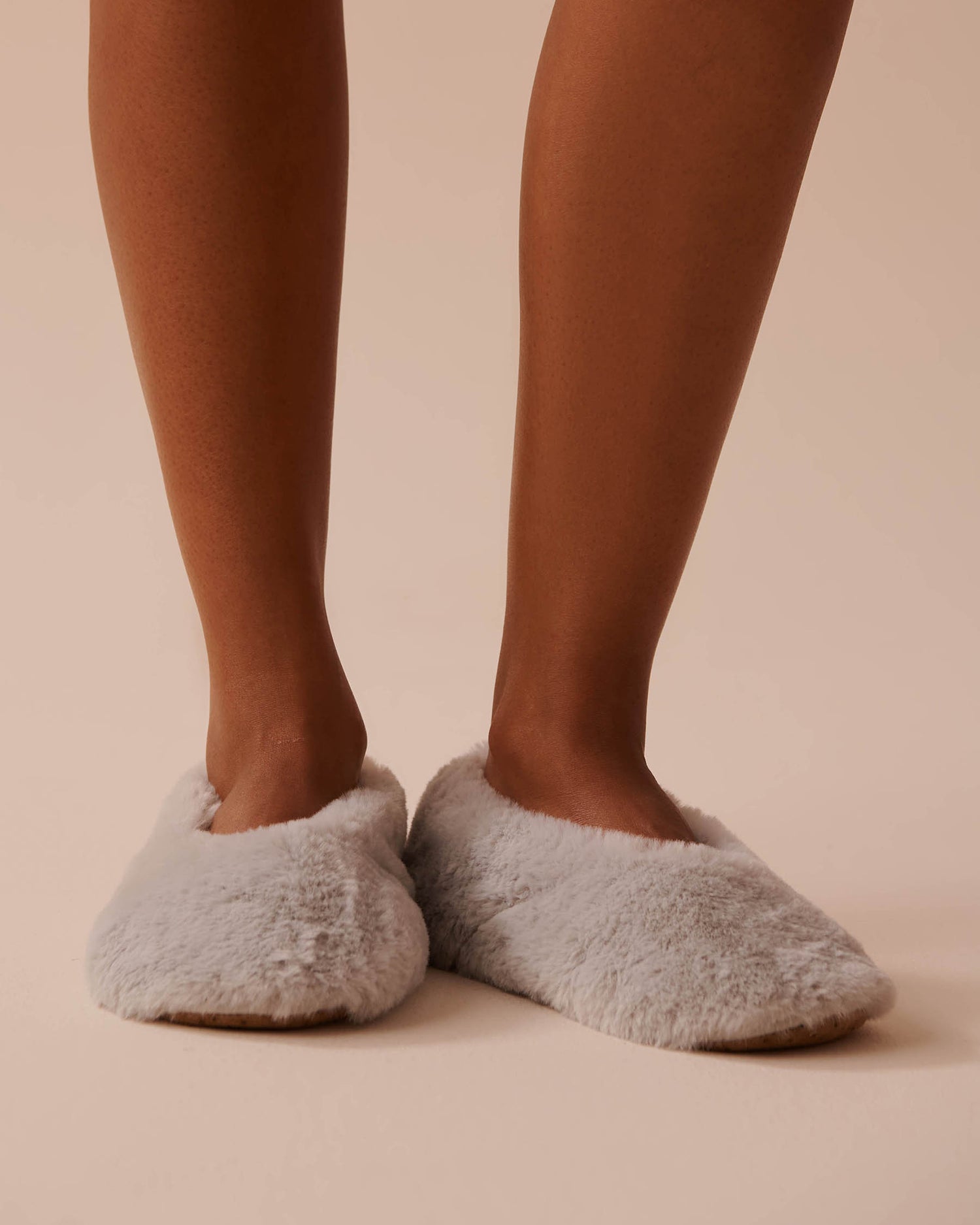 Faux Fur Slipper Socks_40700354_00004_03