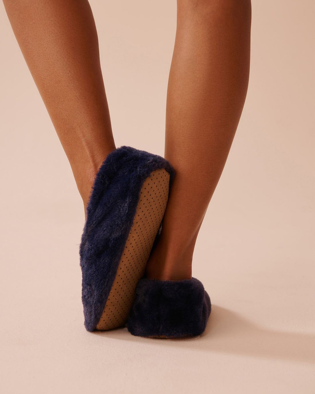 Faux Fur Slipper Socks_40700354_40009_02