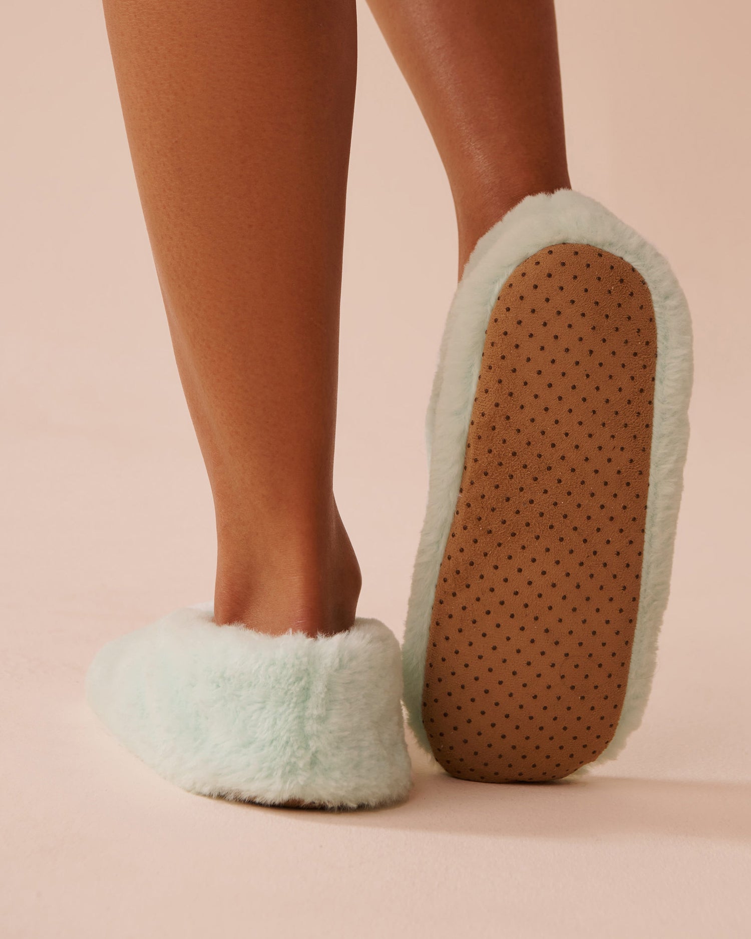 Faux Fur Slipper Socks_40700354_40137_03