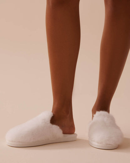 Long Faux Fur Slippers_40700356_10011_03