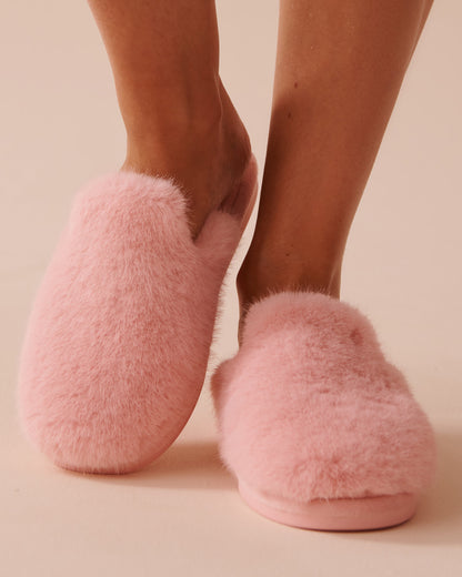 Long Faux Fur Slippers_40700356_60042_01