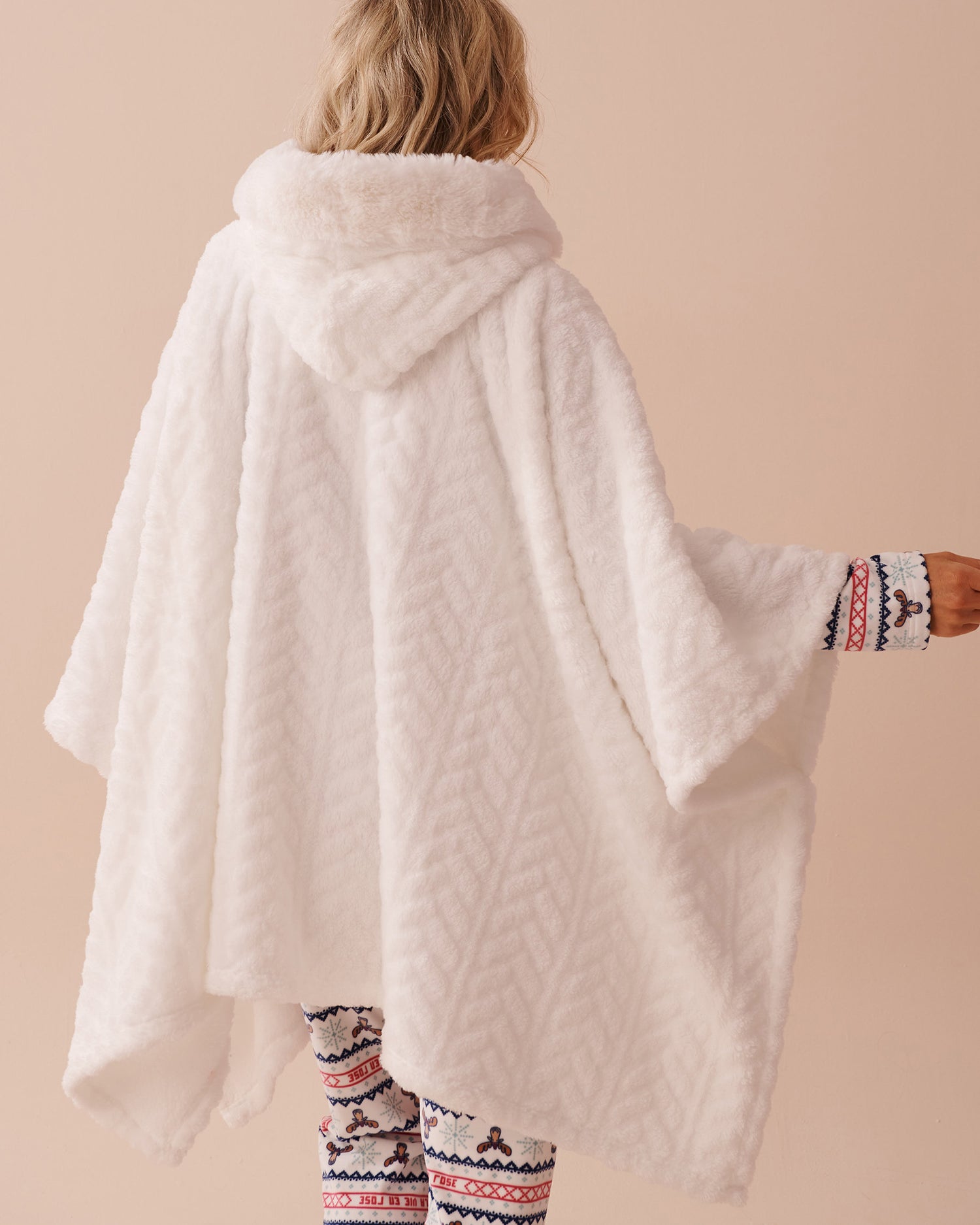 Cable Effect Soft Plush Hooded Cape_40700360_P10345_02