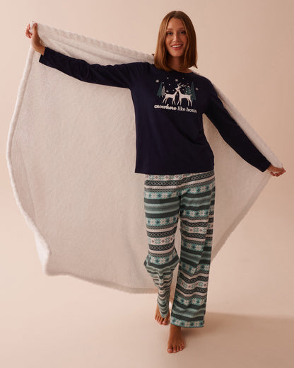 Cable Effect Soft Plush Blanket_40700361_P10345_02