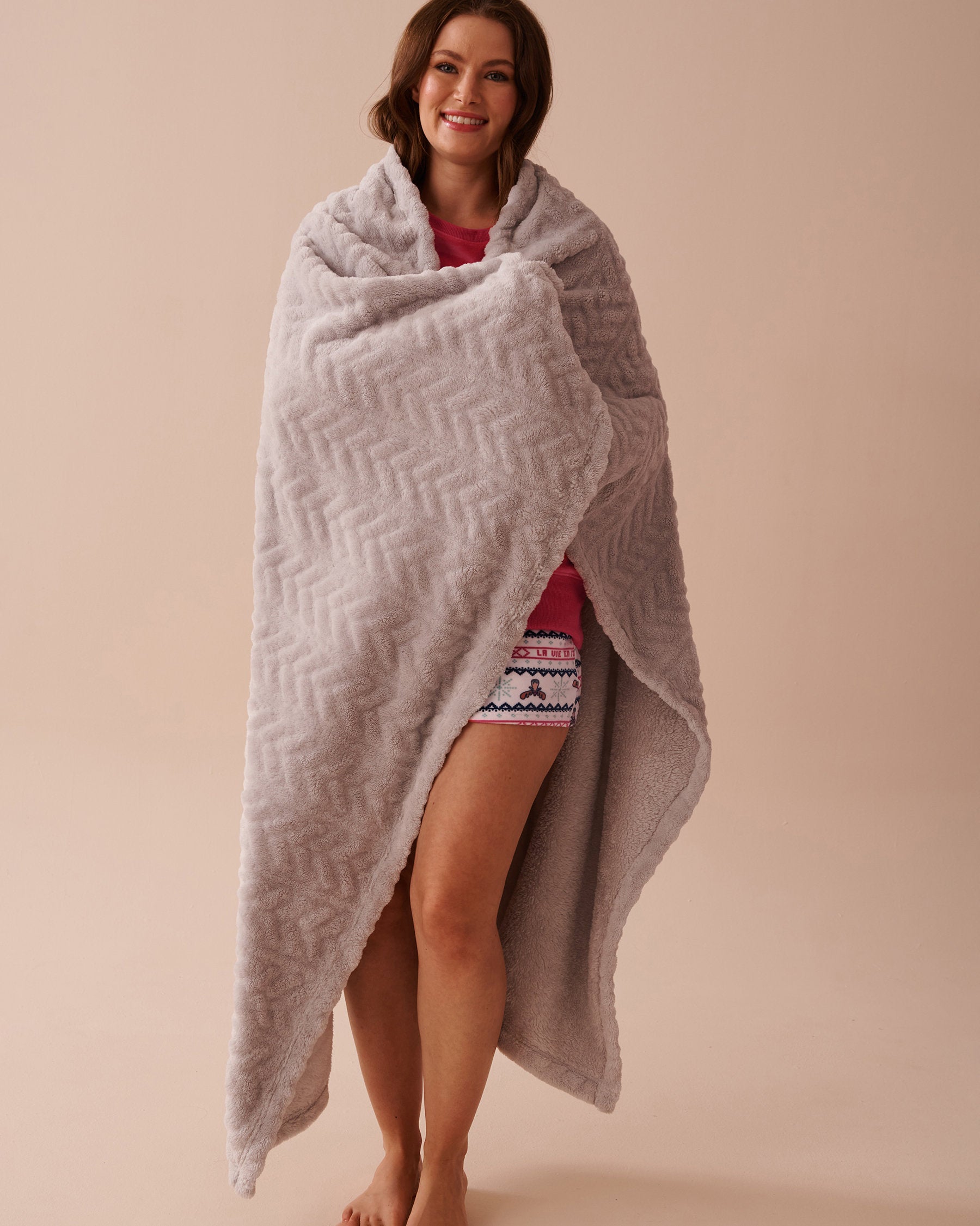 Cable Effect Soft Plush Blanket_40700361_p00399_01
