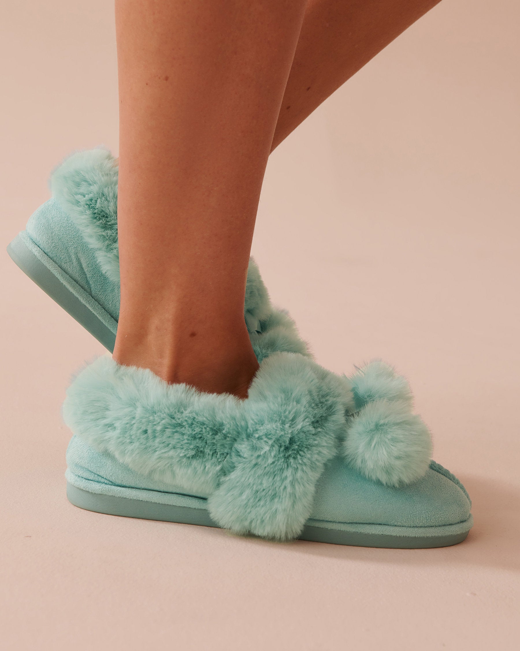 Bow &amp; Pompom Suede Bootie Slippers_40700363_40200_03