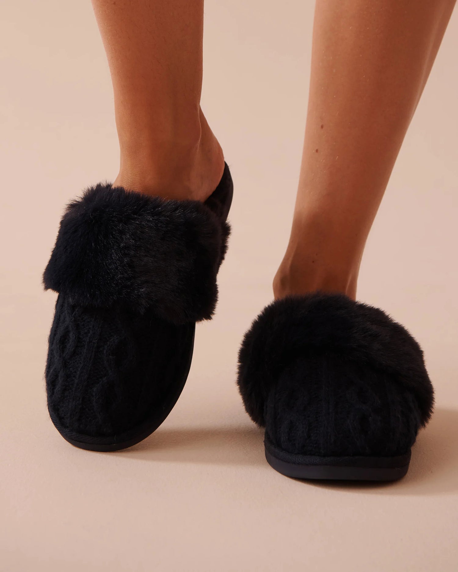 Cable Knit and Faux Fur Slippers_40700364_40009_01