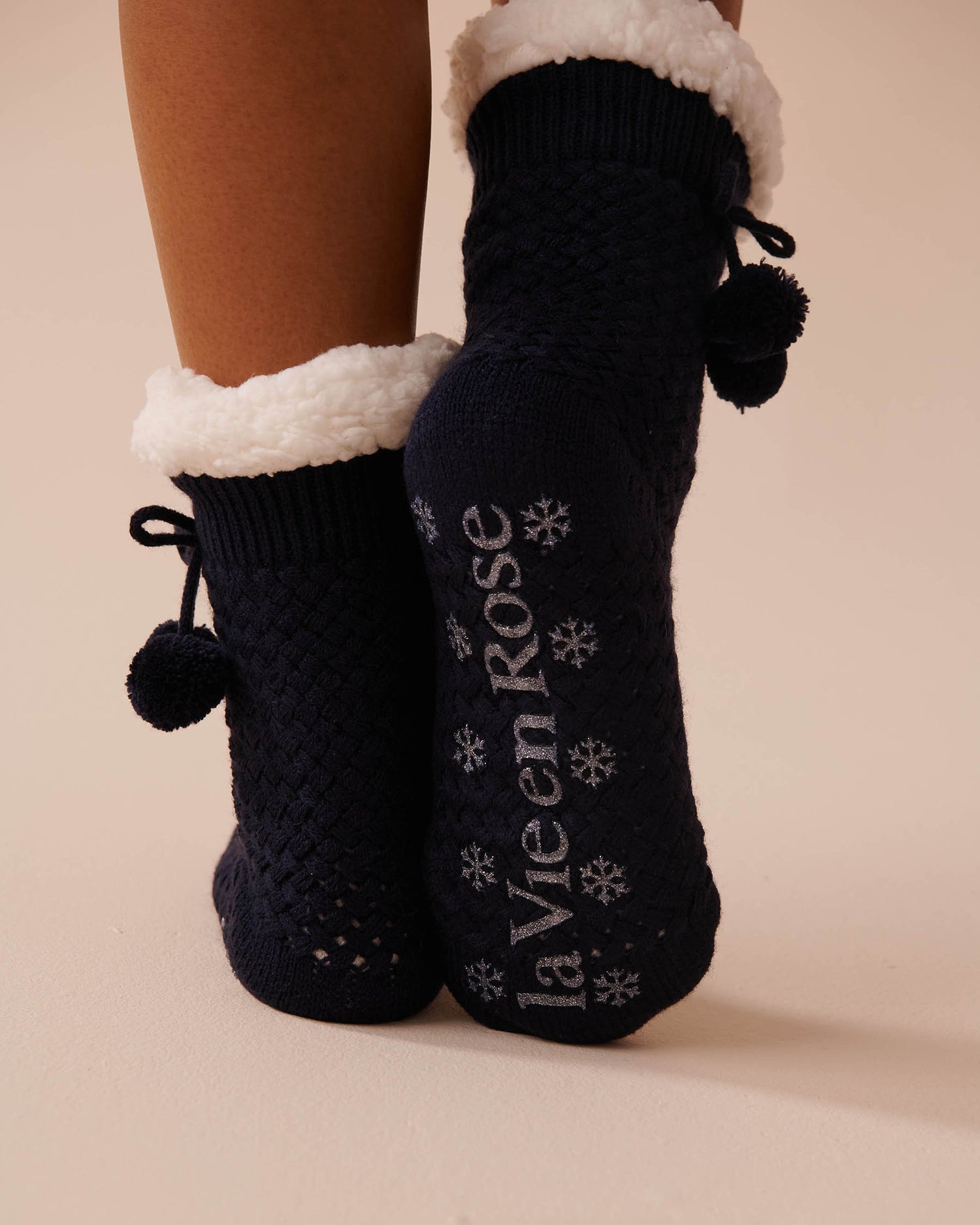 Pompom Knit and Sherpa Socks_40700365_40009_02