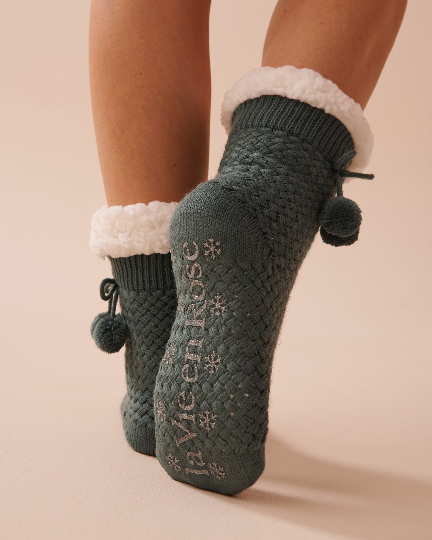 Pompom Knit and Sherpa Socks_40700365_40045_02