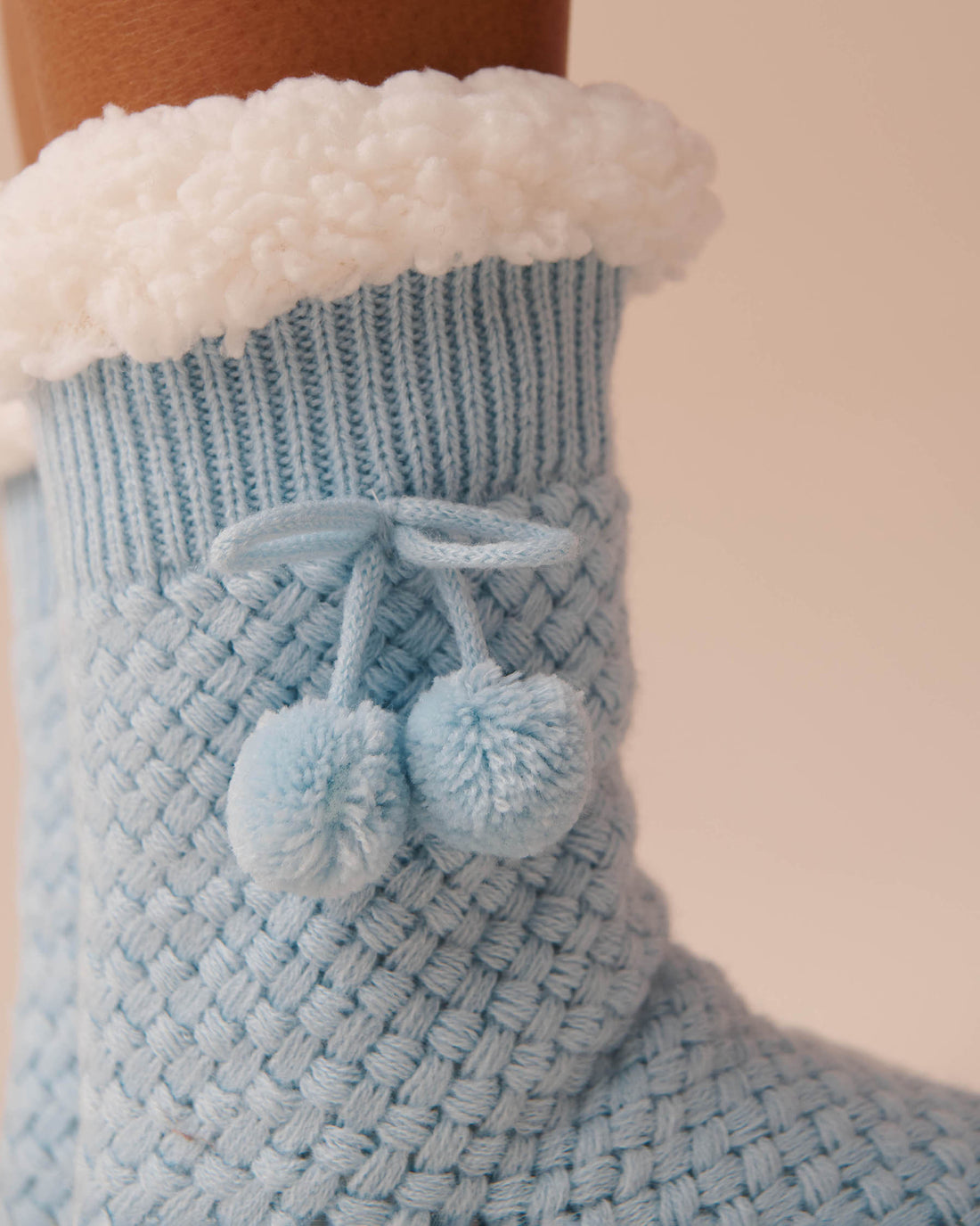 Pompom Knit and Sherpa Socks_40700365_40145_02