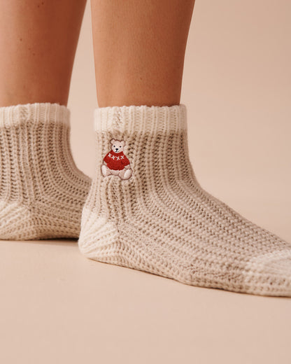 Knitted Socks with Winter Embroidery_40700366_00041_01