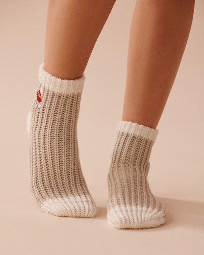 Knitted Socks with Winter Embroidery_40700366_00041_03