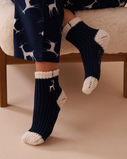 Knitted Socks with Winter Embroidery_40700366_40009_01