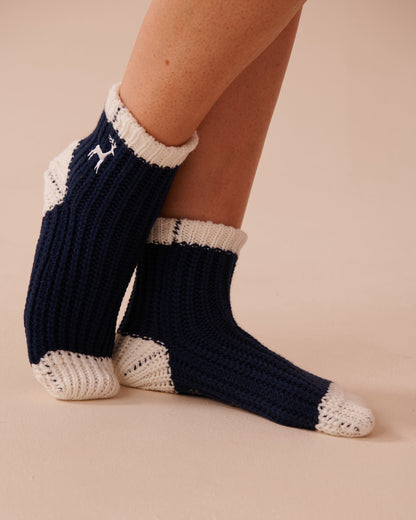 Knitted Socks with Winter Embroidery_40700366_40009_03